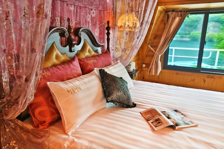Bedroom 30