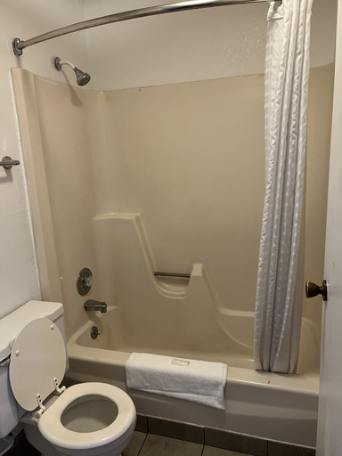 Bathroom, LAKE INN, Licking