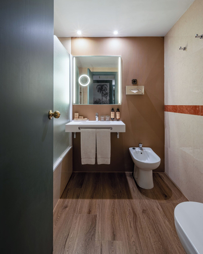 Bathroom 5, BYPILLOW Castellana, Madrid