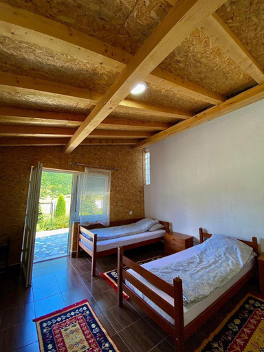 Bedroom 3, Lola Guest House