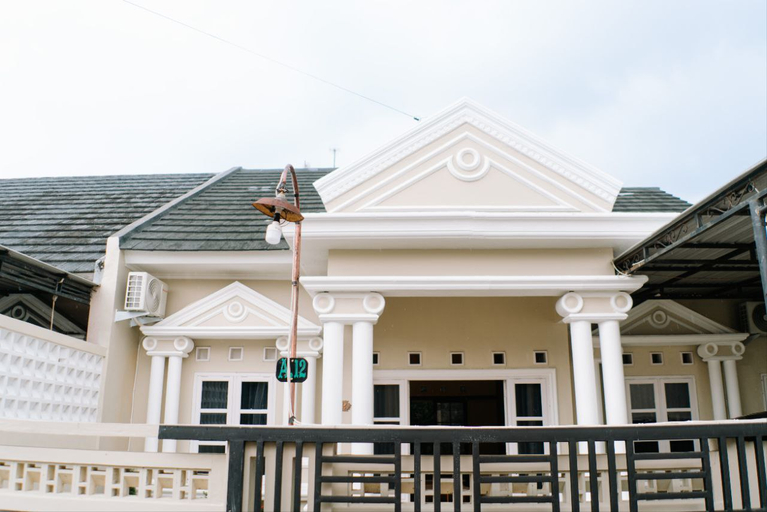 Exterior & Views 2, Homestay Zhafira, Pekalongan