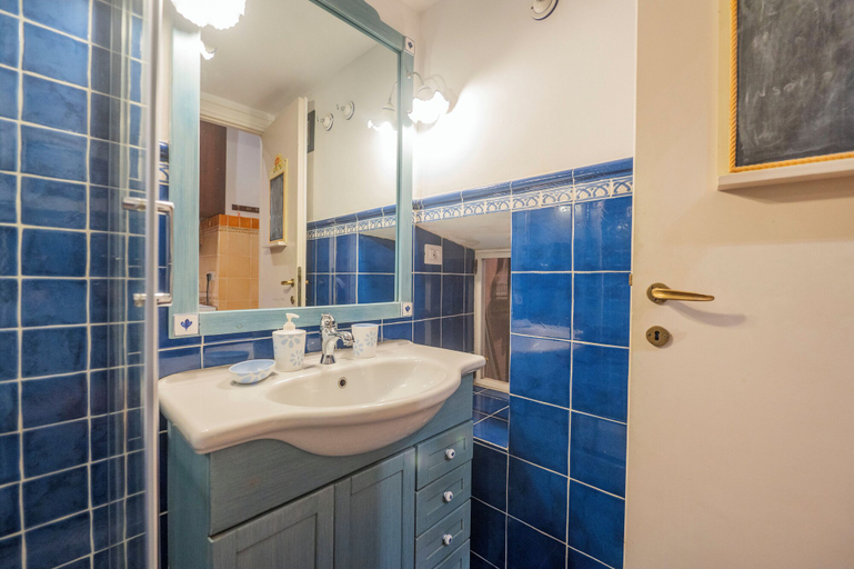 Bathroom 4, Piazza Navona Apartments, Rome