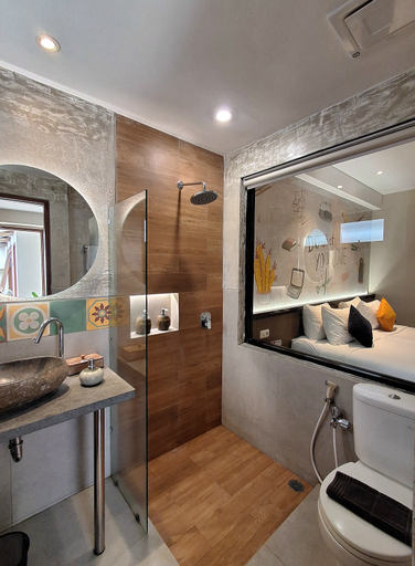 Bathroom 10