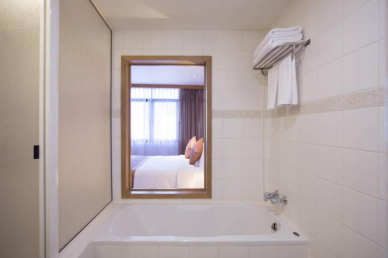 Bathroom 13