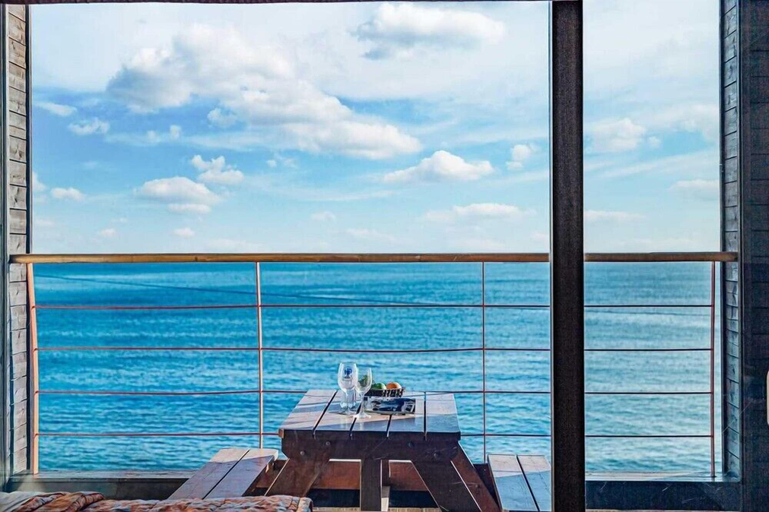 Others 5, Sea Island Pension, Yeongdeok