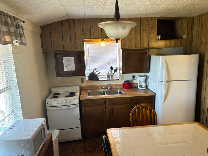 Others 5, Thunderbird Lodge, Burnet