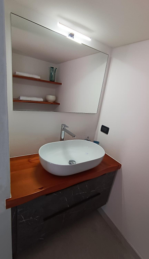 Bathroom 3, La Casa sulla Roccia, Brescia