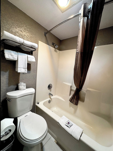 Bathroom 4, Motel 6 Eau Claire, WI, Eau Claire