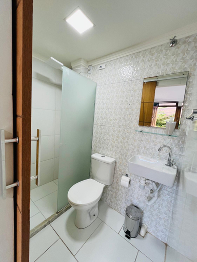 Bathroom, Casa Almeida, Salvador