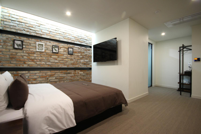 Bedroom 13