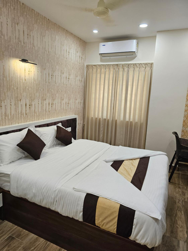 Bedroom 5, Clinton's Praetorium Inn, Thiruvallur