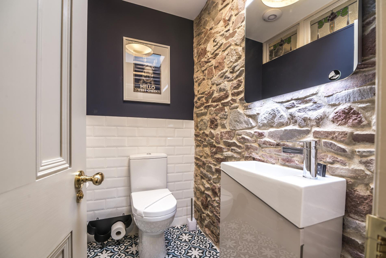 Bathroom 4, Cilrhiw Country House - Princes Gate, Pembrokeshire
