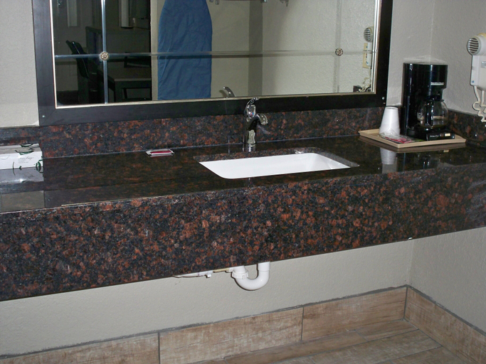 Bathroom 3, Scottish Inn & Suites, Jefferson
