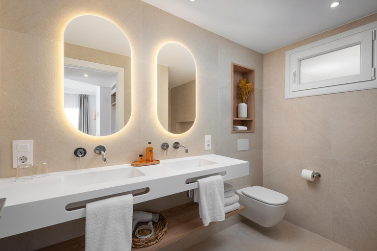 Bathroom 5, Baulo Mar Apartments, Baleares