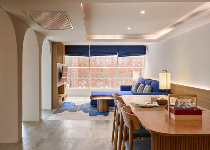 Dining Room 10