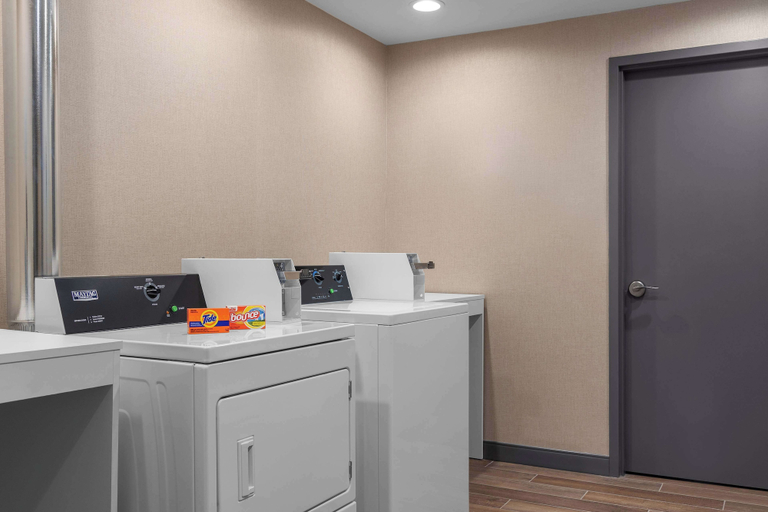 Others 5, Hampton Inn & Suites Orangeville, On, Dufferin