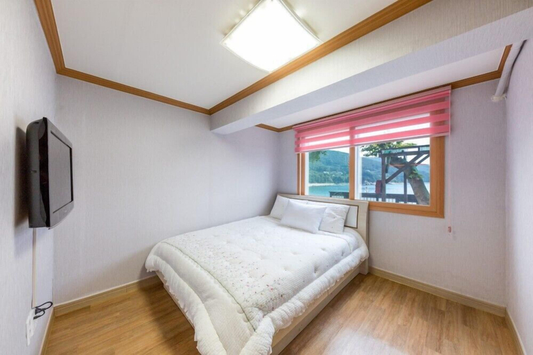 Bedroom 3, Golden wave pension, Geoje