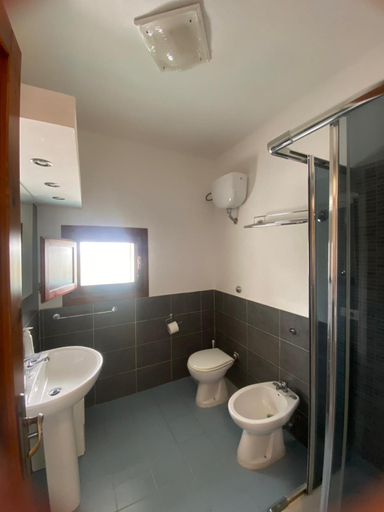 Shower, La terrazza blu, Olbia-Tempio