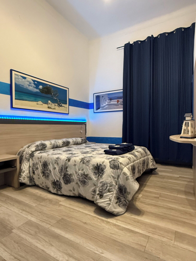 Bedroom 4, Albergo Astro, Genova