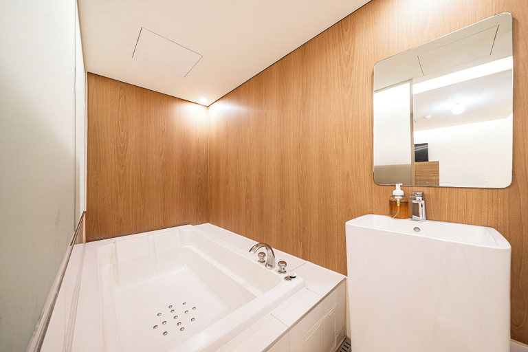 Bathroom 7