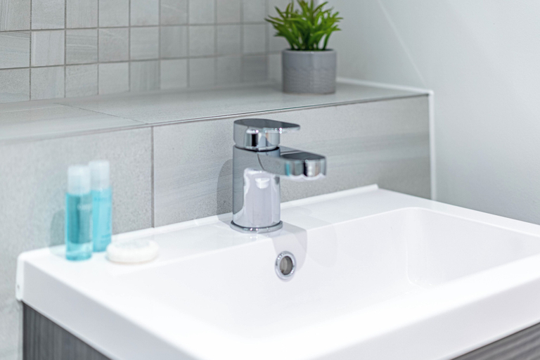 Bathroom 4, Celador Apartments - Wellington House, Reading
