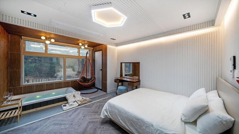 Bedroom 5, BS Jecheon Pension, Jecheon