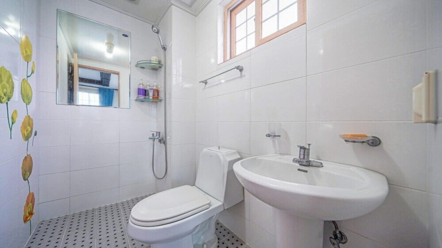 Bathroom, Geoje Cheongsol Pension, Geoje