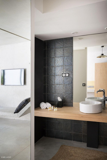 Bathroom 5, Le 19-21 - Un amour d'hotel, Aude