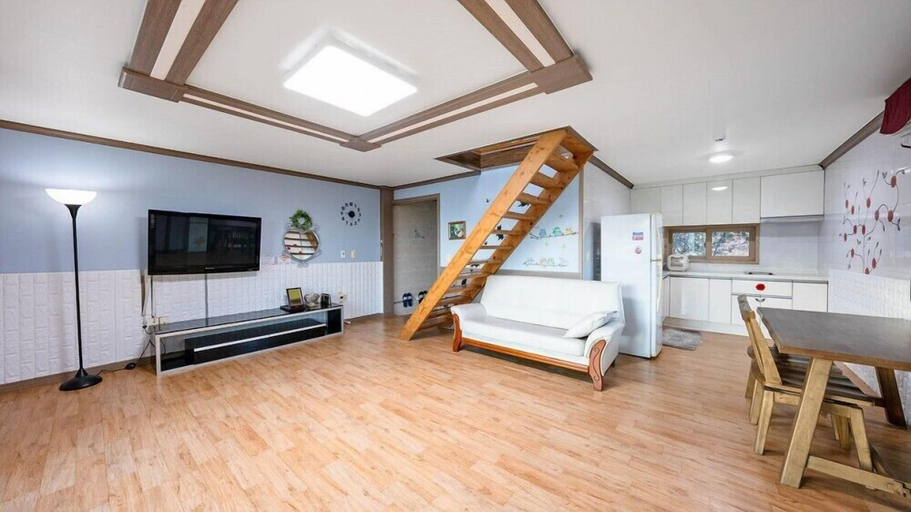 Bedroom 5, Haneulbada Pension, Geoje