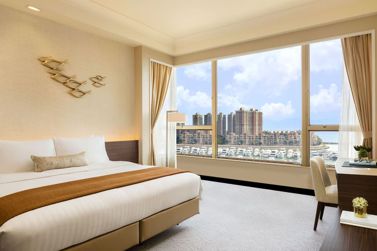 Bedroom 4, Hong Kong Gold Coast Hotel, New Territories