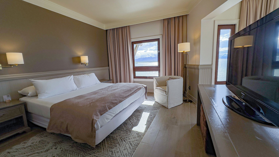 Others 3, Hotel Costaustralis, Última Esperanza