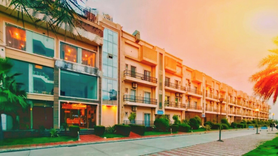 Exterior & Views