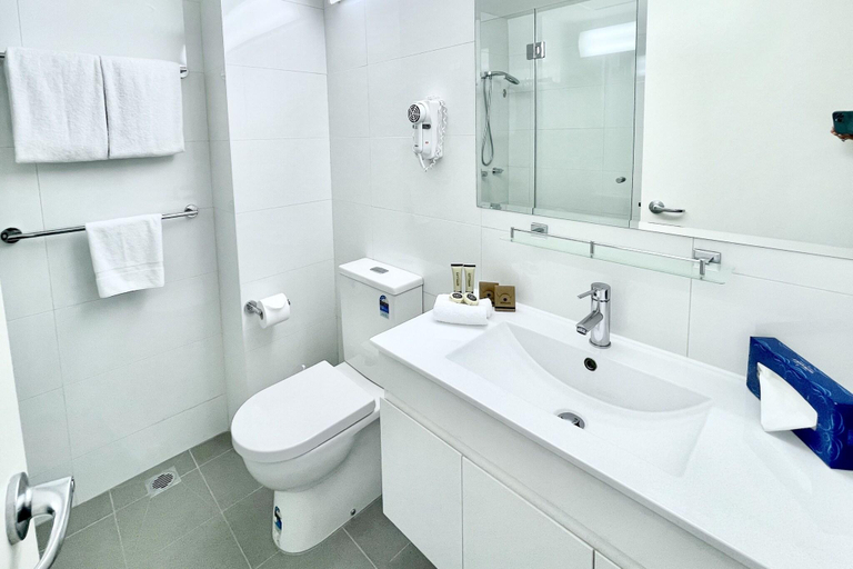 Bathroom 4, Coogee Sands Hotel & Apartments, Sydney
