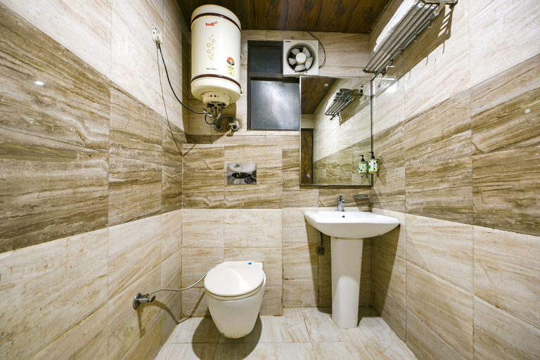 Bathroom 3, FabHotel Baba Residency, Delhi