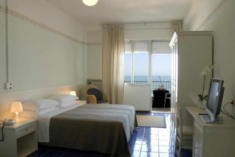 Bedroom 3, Hotel Caravelle, Rimini