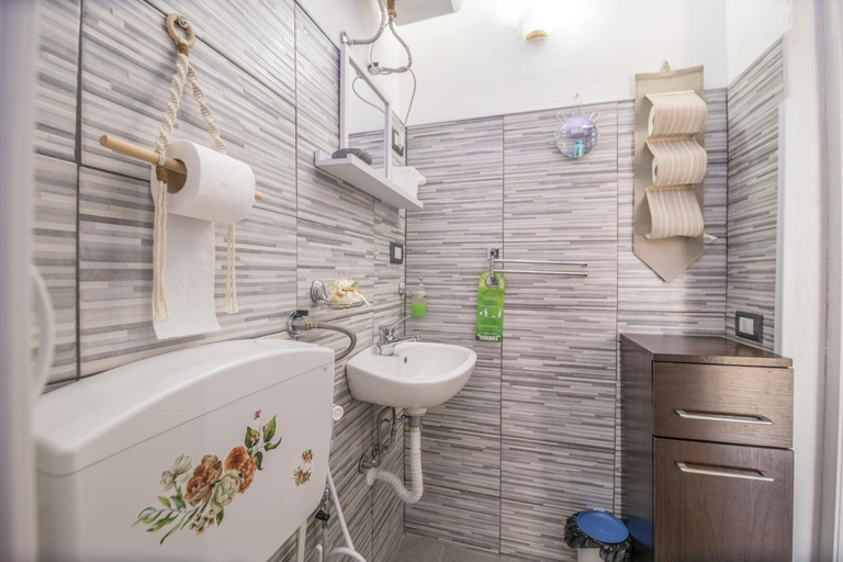 Bathroom 3, La casa di Sciu Sciu, Palermo