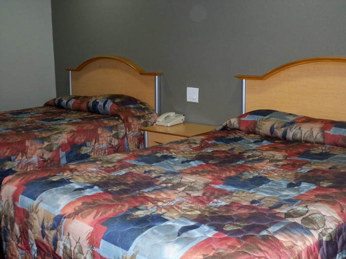 Bedroom 2, Scottish Inn & Suites, Jefferson