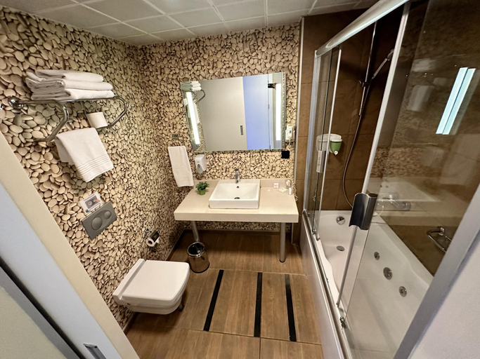 Bathroom 5, Tempo Suites Airport İstanbul, Bakırköy