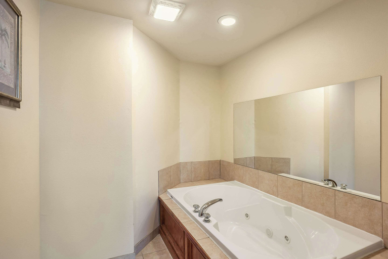 Bathroom 4, Quality Inn & Suites Hannibal West, Marion