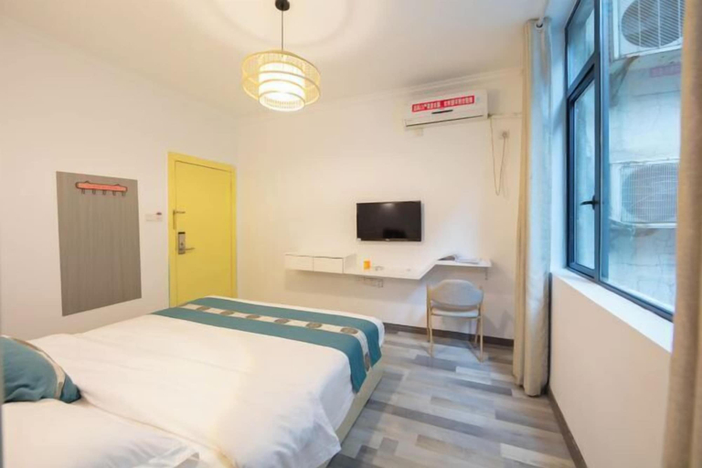 Bedroom 3, Violet Theme Inn (Zhangjiajie Tianmenshan Cableway Branch), Zhangjiajie