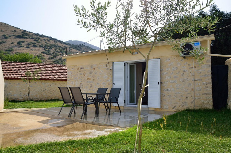 Others 2, Villas 1850, Epirus