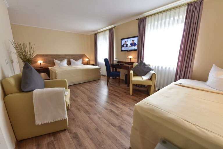 Bedroom 3, Atrium Hotel Amadeus, Burgenlandkreis
