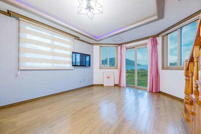 Others 5, Star moon Pension, Geoje