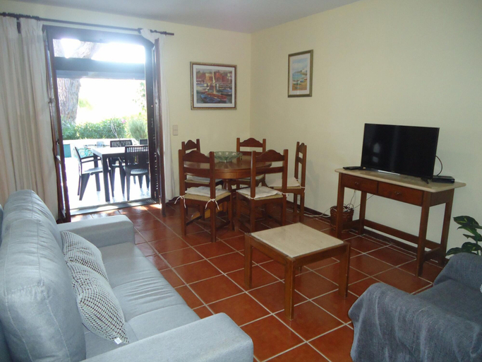 Room 5, V2 Vilar Jardim Piscina Wifi, Loulé