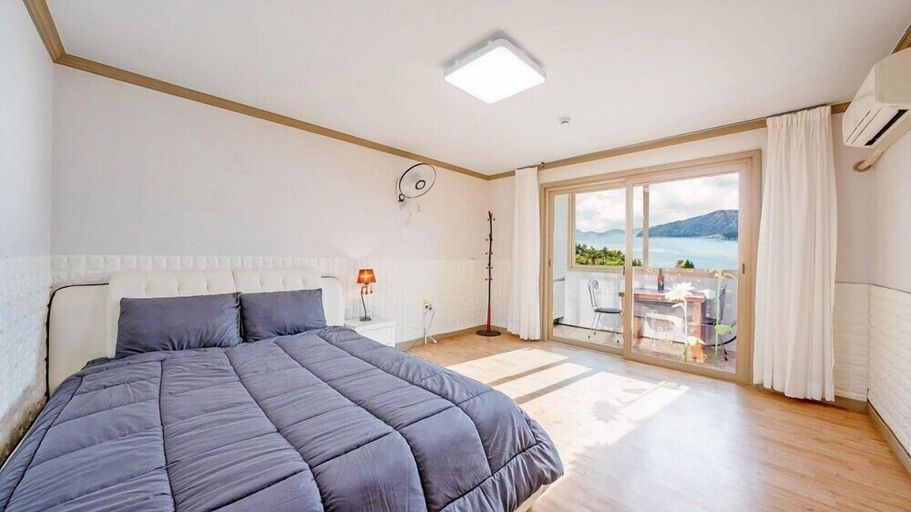Bedroom 3, Haneulbada Pension, Geoje