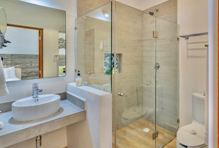 Bathroom, 1 BR Apartment With Rooftop Pool Hammocks by Waves Management, Cozumel