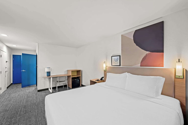 Bedroom 3, Spark by Hilton Sterling Dulles Airport, Loudoun