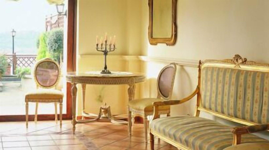 Public Area, Villa Degli Angeli, Rome