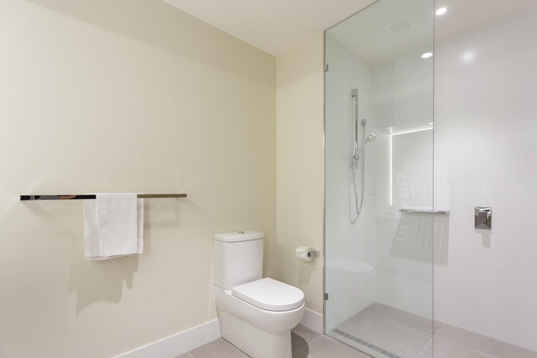 Bathroom 4, Calamvale Hotel Suites and Conference Centre, Calamvale