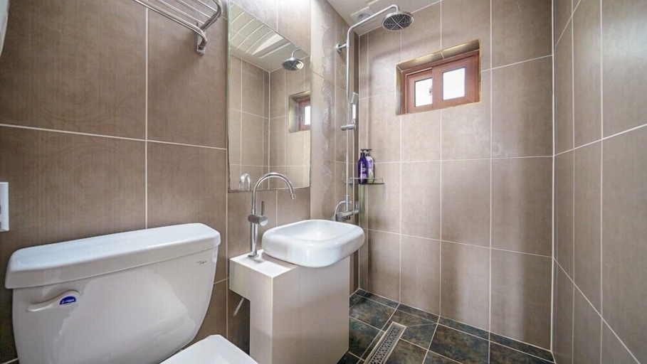 Bathroom 4, Ping's Dog Pension, Geoje